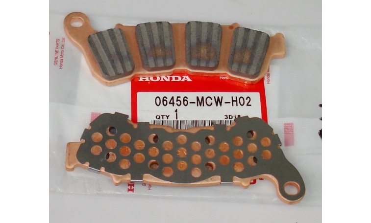 Оригинальные передние тормозные колодки для мотоцикла Honda 06456MCWH02 (06456-MCW-H02) Оригинальные передние тормозные колодки для мотоцикла Honda 06456MCWH02 (06456-MCW-H02)