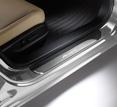 Накладки на пороги дверей Honda Accord (08E12T2A600A) Накладки на пороги дверей Honda Accord (08E12T2A600A)