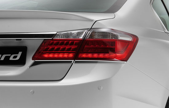 Хромированные накладки багажника Honda Accord (08F52T2F600)