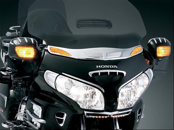 Хромированная накладка на ветровое стекло (1 шт) для Honda GL1800 Gold Wing  1367 Хромированная накладка на ветровое стекло (1 шт) для Honda GL1800 Gold Wing  1367