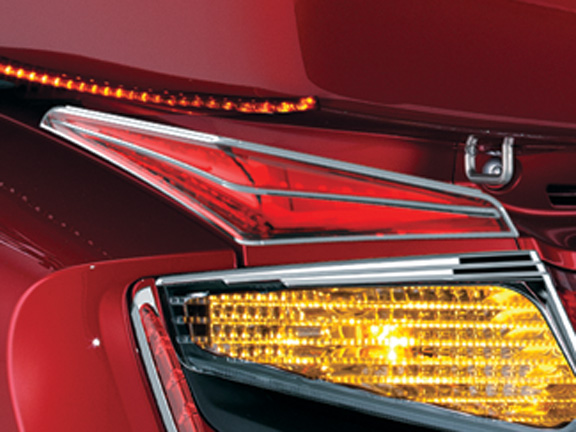 Хромированные накладки на боковые кофры (пара) для Honda GL1800 Gold Wing 3231 Хромированные накладки на боковые кофры (пара) для Honda GL1800 Gold Wing 3231