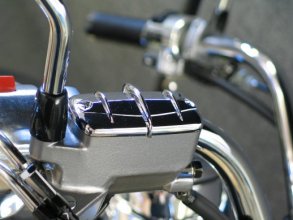 Хромированная накладка на главный тормозной цилиндр (1 шт) для Honda GL1800 Gold Wing 451-003 Хромированная накладка на главный тормозной цилиндр (1 шт) для Honda GL1800 Gold Wing 451-003