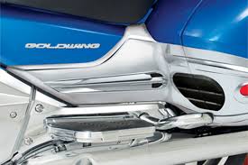 Хромированные накладки на аккумуляторный отсек (Пара) для Honda GL1800 Gold Wing 52-822 Хромированные накладки на аккумуляторный отсек (Пара) для Honda GL1800 Gold Wing 52-822