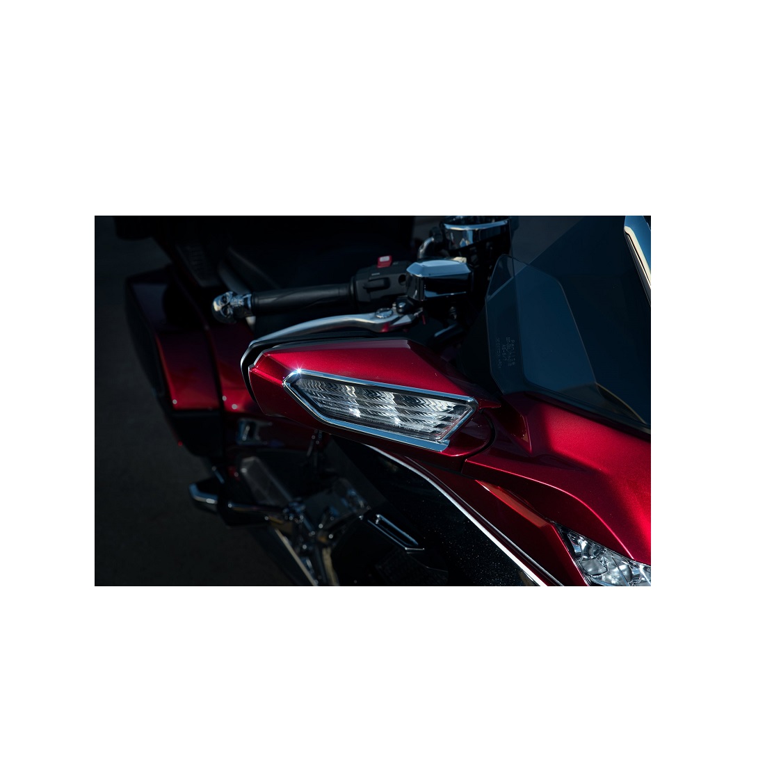 Окантовка указателя поворота поворота в зеркале (хром) для Honda GL1800 Gold Wing 2018- Окантовка указателя поворота поворота в зеркале (хром) для Honda GL1800 Gold Wing 2018-