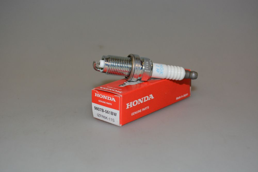 Оригинальная иридиевая свеча зажигания Honda (NGK) 9807B561BW (9807B-561-BW)