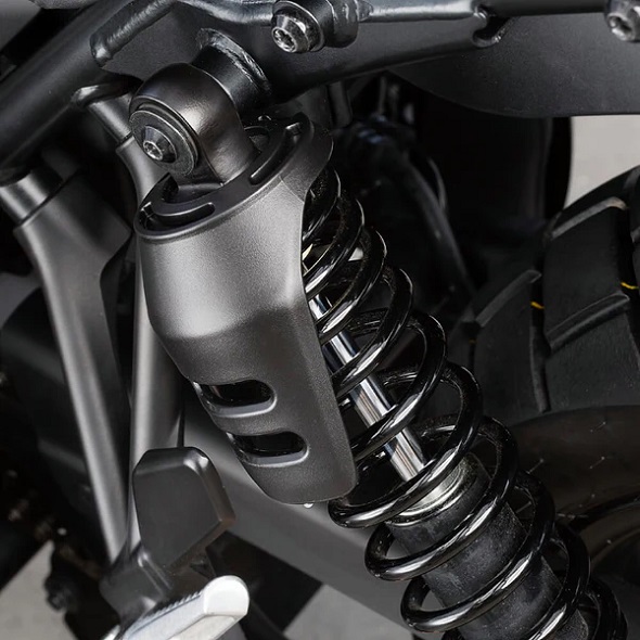 Оригинальная накладка на задний амортизатор для Honda CL500 (2023 - н.в.) Оригинальная накладка на задний амортизатор для Honda CL500 (2023 - н.в.)