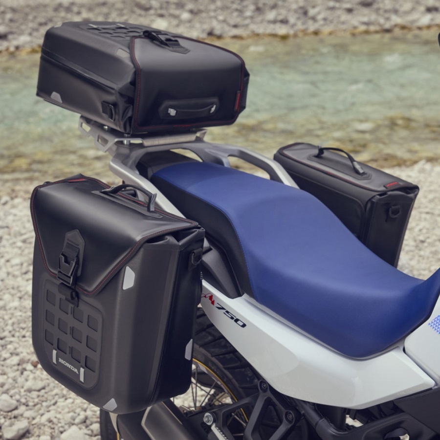 Оригинальная правая боковая сумка для Honda XL750 Transalp (2023 - н.в.) Оригинальная правая боковая сумка для Honda XL750 Transalp (2023 - н.в.)