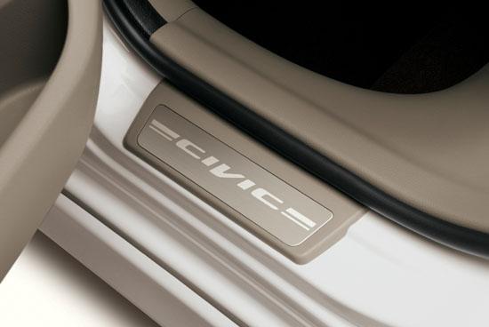 Накладки на пороги для Honda Civic IX 4D (2012+) Накладки на пороги для Honda Civic IX 4D (2012+)
