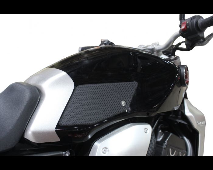 Комплект защитных наклеек на бак TechSpec  для мотоцикла Honda CB1000R 2018- Комплект защитных наклеек на бак TechSpec  для мотоцикла Honda CB1000R 2018-