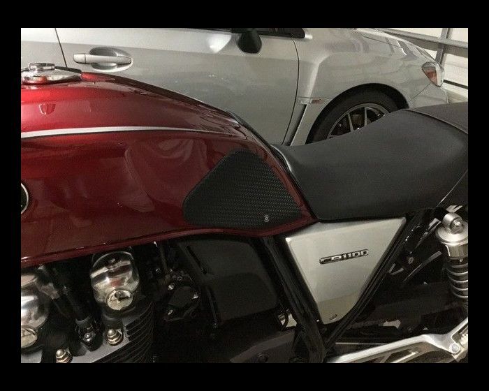Комплект защитных наклеек на бак TechSpec  для мотоцикла Honda CB1100 2014- Комплект защитных наклеек на бак TechSpec  для мотоцикла Honda CB1100 2014-