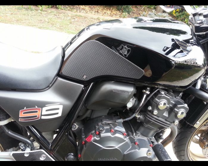 Комплект защитных наклеек на бак TechSpec  для мотоцикла Honda CB400 2000-2015 Комплект защитных наклеек на бак TechSpec  для мотоцикла Honda CB400 2000-2015