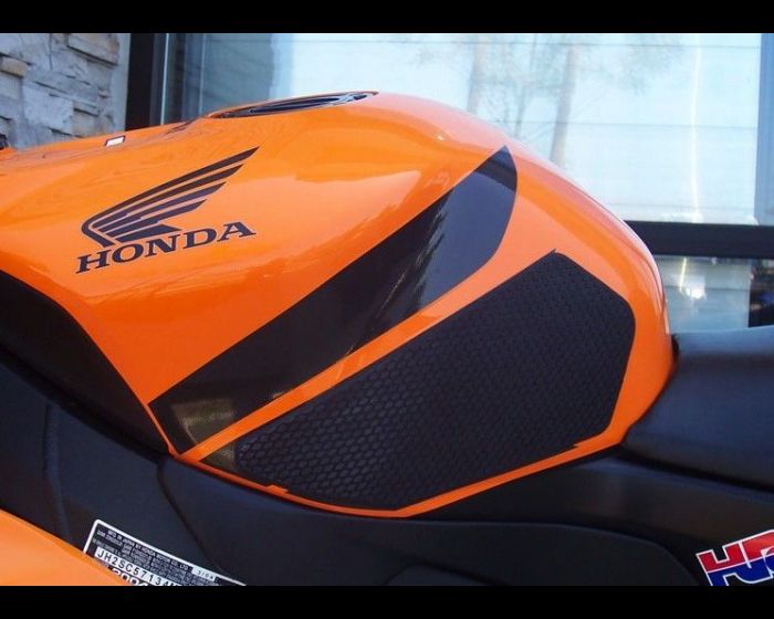 Комплект защитных наклеек на бак TechSpec  для мотоцикла Honda CBR600RR Repsol Edition 03-07  Комплект защитных наклеек на бак TechSpec  для мотоцикла Honda CBR600RR Repsol Edition 03-07