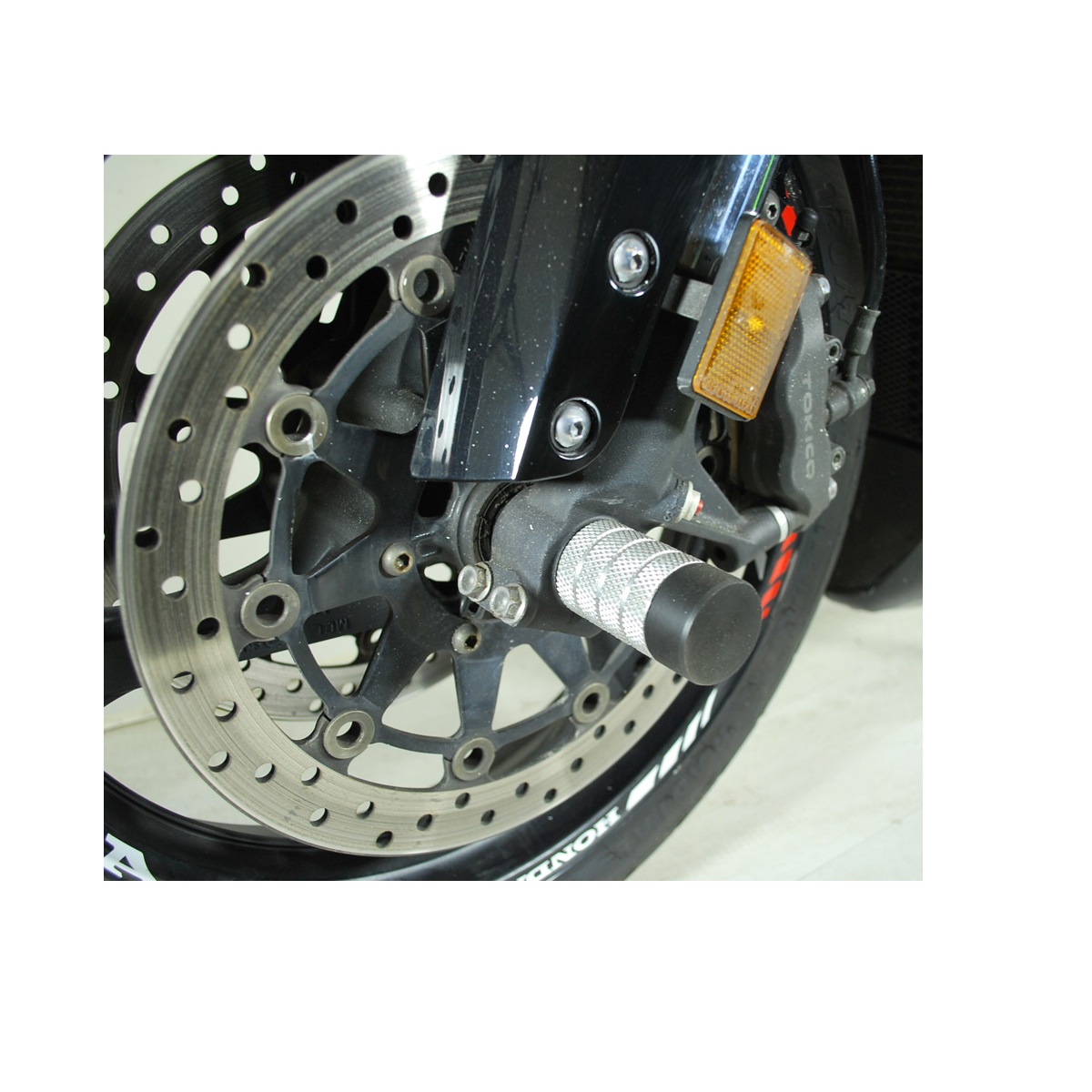 Пеги Crazy Iron в ось переднего колеса мотоцикла Honda CBR1000RR `06-`07 Пеги Crazy Iron в ось переднего колеса мотоцикла Honda CBR1000RR `06-`07