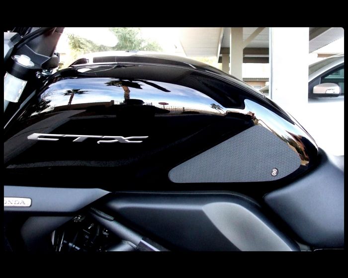 Комплект защитных наклеек на бак TechSpec  для мотоцикла Honda CTX700 14- Комплект защитных наклеек на бак TechSpec  для мотоцикла Honda CTX700 14-