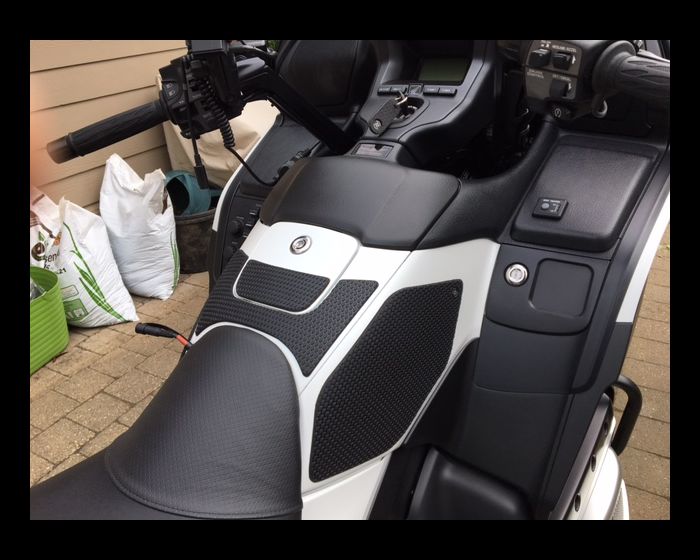 Комплект защитных наклеек на бак TechSpec  для мотоцикла Honda GL1800 2011- Комплект защитных наклеек на бак TechSpec  для мотоцикла Honda GL1800 2011-