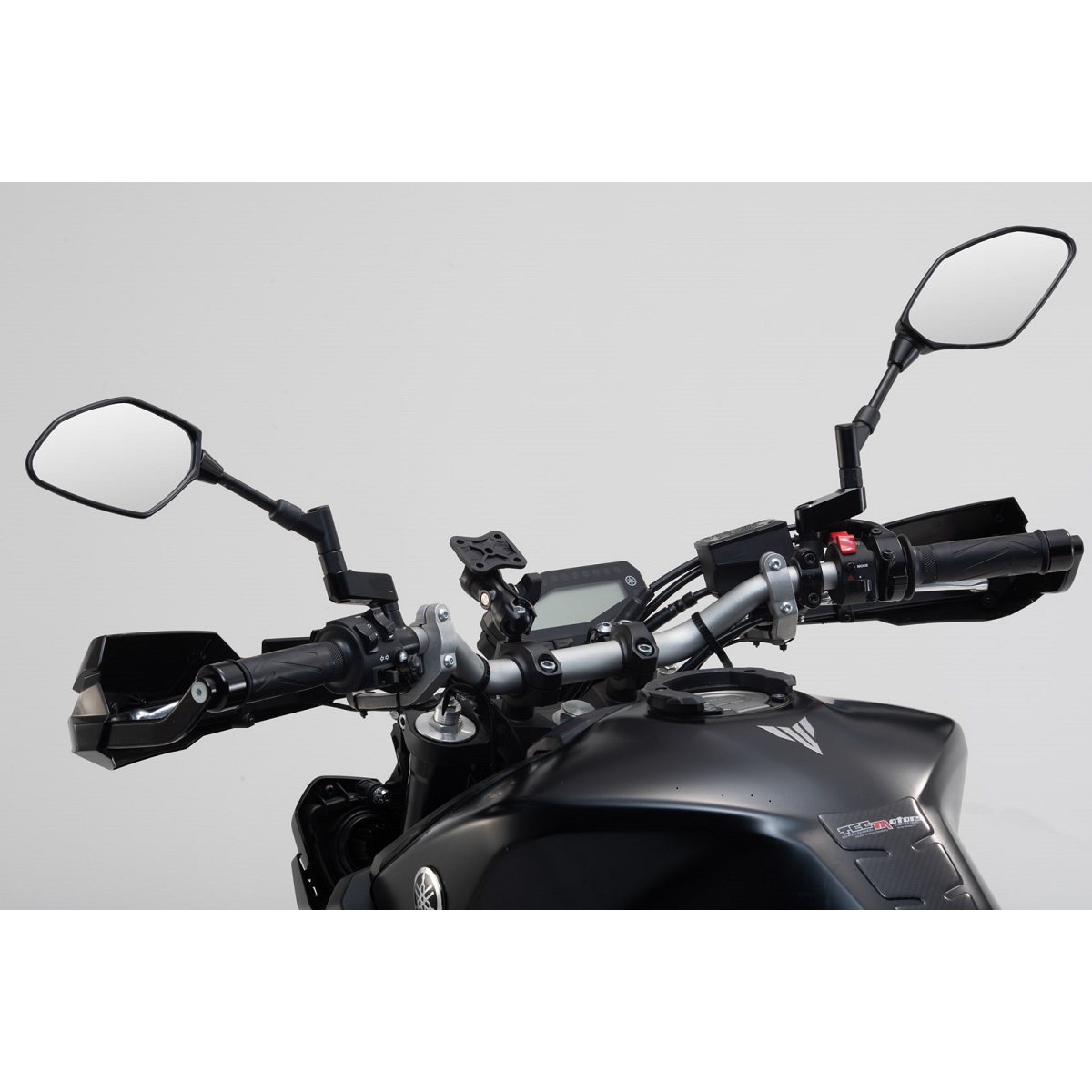 Универсальный комплект SW-Motech для крепления навигатора на мотоциклы Honda Универсальный комплект SW-Motech для крепления навигатора на мотоциклы Honda