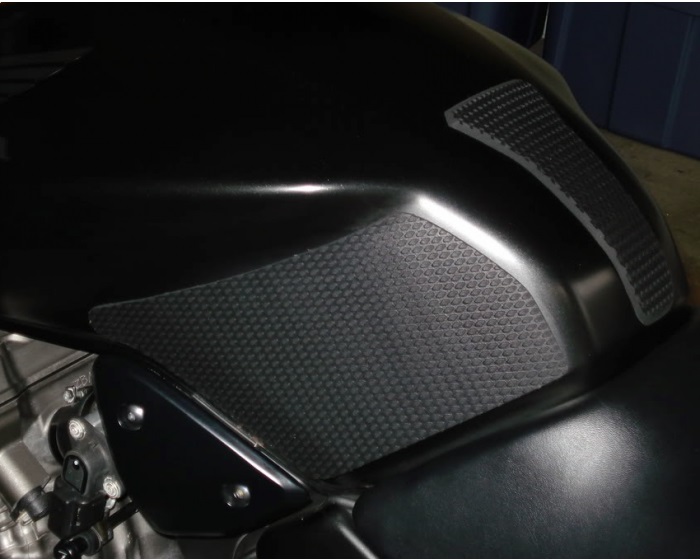 Комплект защитных наклеек на бак TechSpec  для мотоцикла Honda CB900 02-07 Комплект защитных наклеек на бак TechSpec  для мотоцикла Honda CB900 02-07