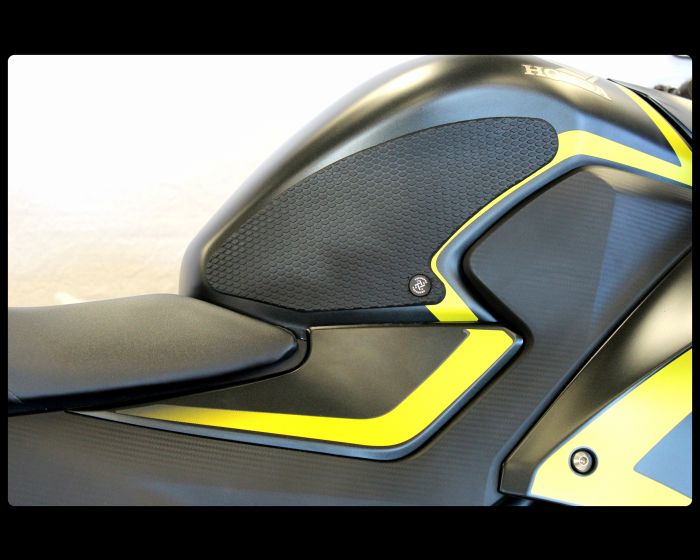 Комплект защитных наклеек на бак TechSpec  для мотоцикла Honda CBR300R 15- Комплект защитных наклеек на бак TechSpec  для мотоцикла Honda CBR300R 15-