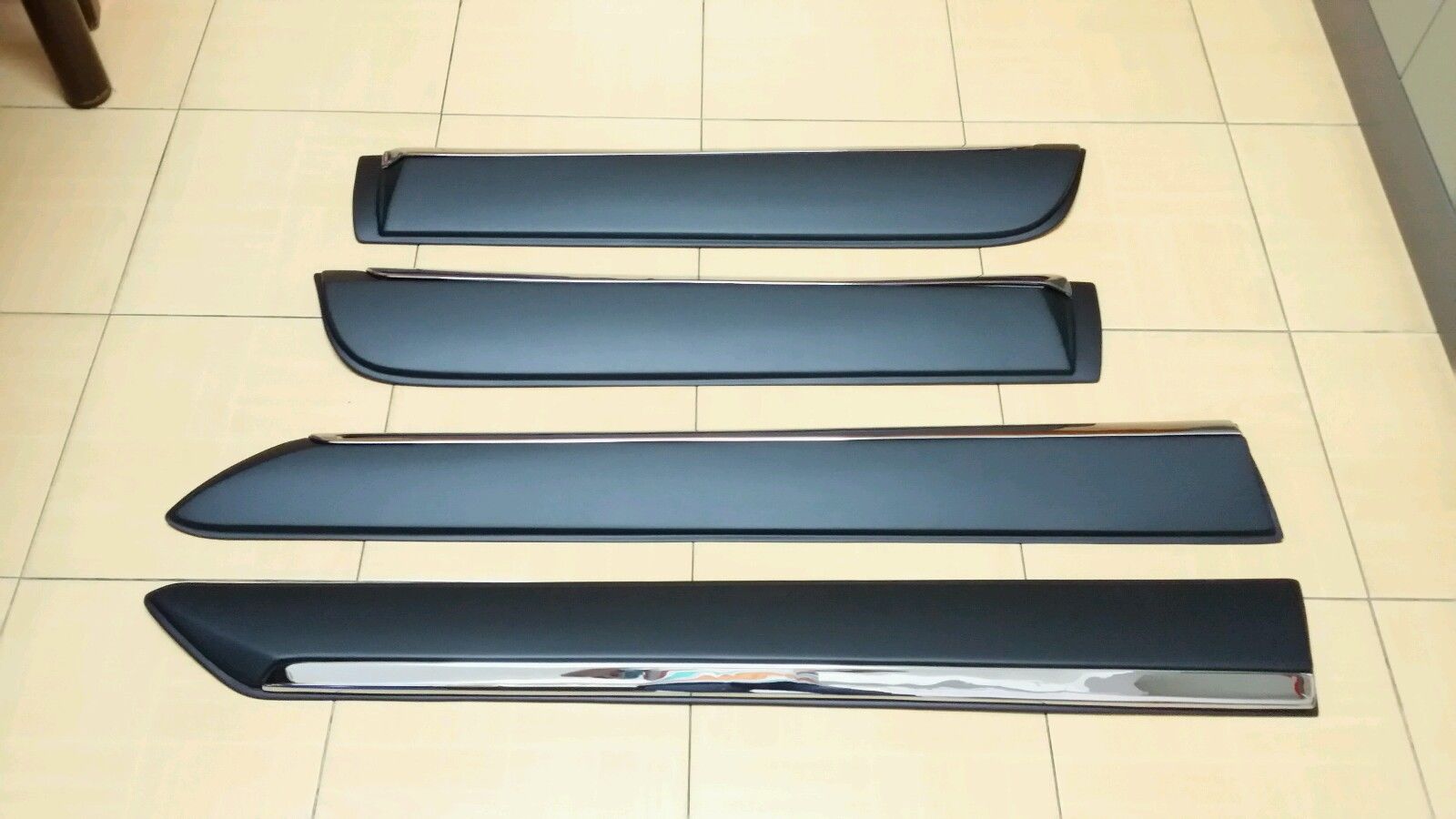 Накладки на боковые двери для Toyota Hilux 2016