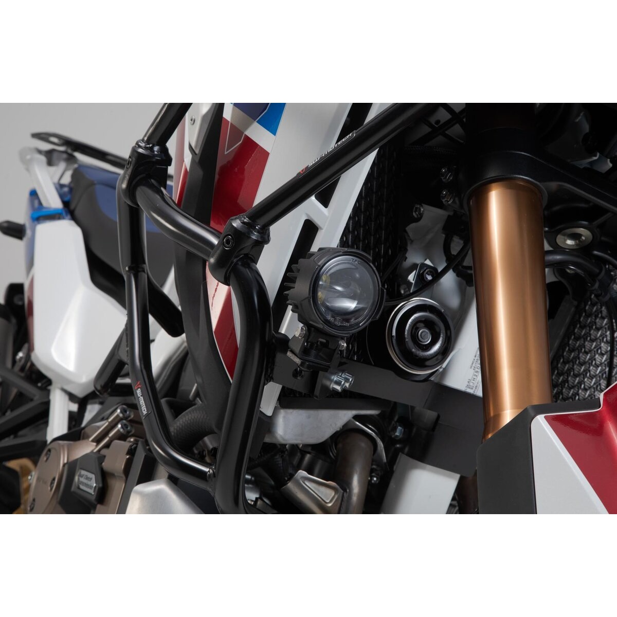 Крепление противотуманных фар SW-Motech для Honda CRF1100L Africa Twin SD08 (19-21) Крепление противотуманных фар SW-Motech для Honda CRF1100L Africa Twin SD08 (19-21)