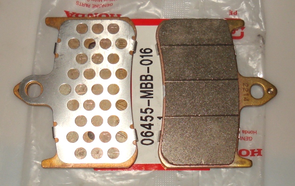 Оригинальные передние тормозные колодки для мотоцикла Honda 06455MBB016 (06455-MBB-016) Оригинальные передние тормозные колодки для мотоцикла Honda 06455MBB016 (06455-MBB-016)