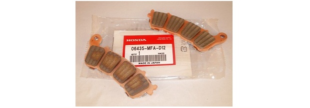 Оригинальные задние тормозные колодки для мотоцикла Honda 06435MFAD12 (06435-MFA-D12) Оригинальные задние тормозные колодки для мотоцикла Honda 06435MFAD12 (06435-MFA-D12)