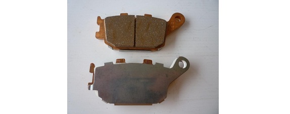 Оригинальные задние тормозные колодки для мотоцикла Honda 43105MW0405 (43105-MW0-405) Оригинальные задние тормозные колодки для мотоцикла Honda 43105MW0405 (43105-MW0-405)