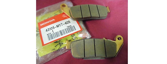 Оригинальные колодки тормозные задние для мотоцикла HONDA 43105MY7405 (43105-MY7-405) Оригинальные колодки тормозные задние для мотоцикла HONDA 43105MY7405 (43105-MY7-405)