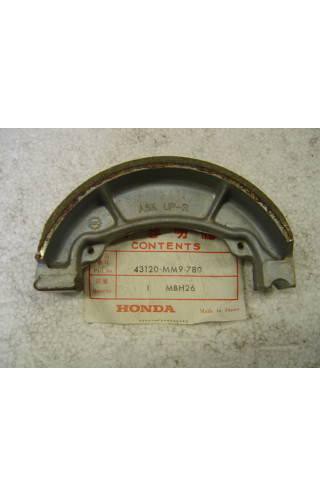 Оригинальные колодки тормозные задние для мотоцикла HONDA 43120MM9780 (43120-MM9-780) Оригинальные колодки тормозные задние для мотоцикла HONDA 43120MM9780 (43120-MM9-780)