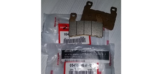 Оригинальные передние тормозные колодки для мотоцикла Honda 06455MBW016 (06455-MBW-016) Оригинальные передние тормозные колодки для мотоцикла Honda 06455MBW016 (06455-MBW-016)