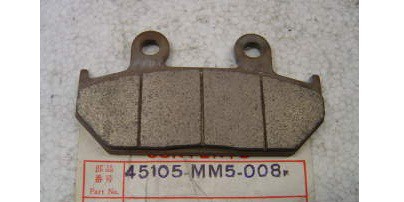 Оригинальные передние тормозные колодки для мотоцикла HONDA 45105MM5008 (45105-MM5-008) Оригинальные передние тормозные колодки для мотоцикла HONDA 45105MM5008 (45105-MM5-008)