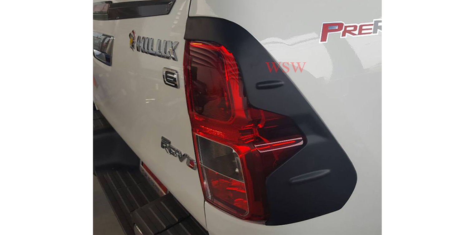 Накладки на задние фонари Toyota Hilux 2015-2016 Накладки на задние фонари Toyota Hilux 2015-2016