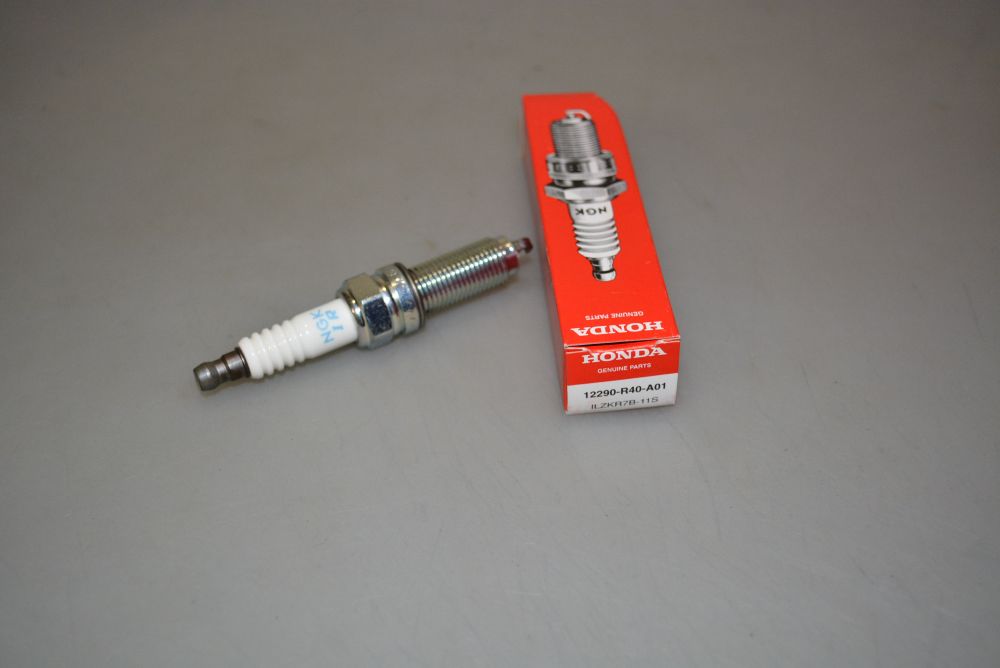 Оригинальная свеча зажигания иридиевая для Honda, Acura 12290R40A01 (12290-R40-A01) Оригинальная свеча зажигания иридиевая для Honda, Acura 12290R40A01 (12290-R40-A01)