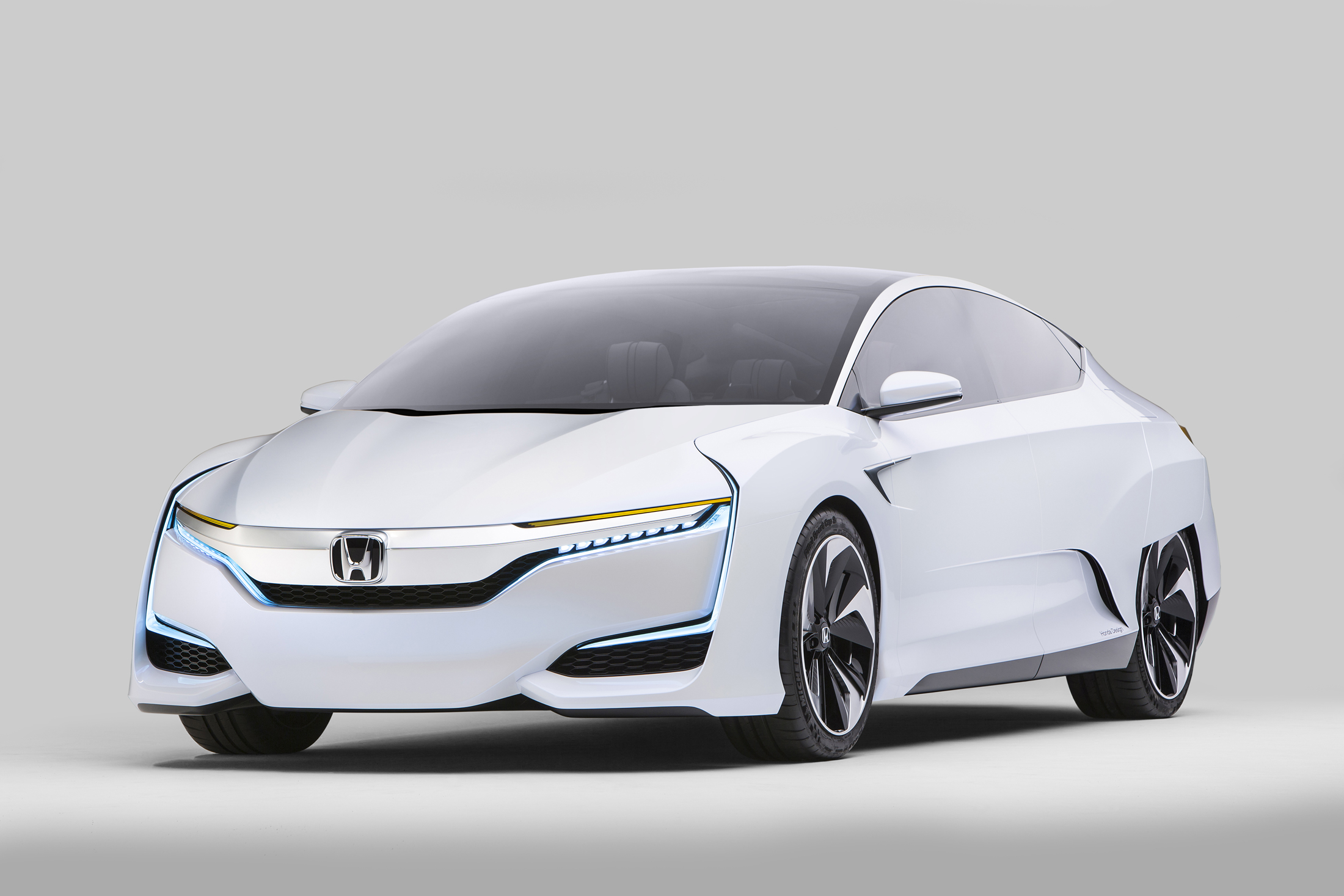 Компания Honda представила миру новую серию автомобилей FCV Компания Honda представила миру новую серию автомобилей FCV
