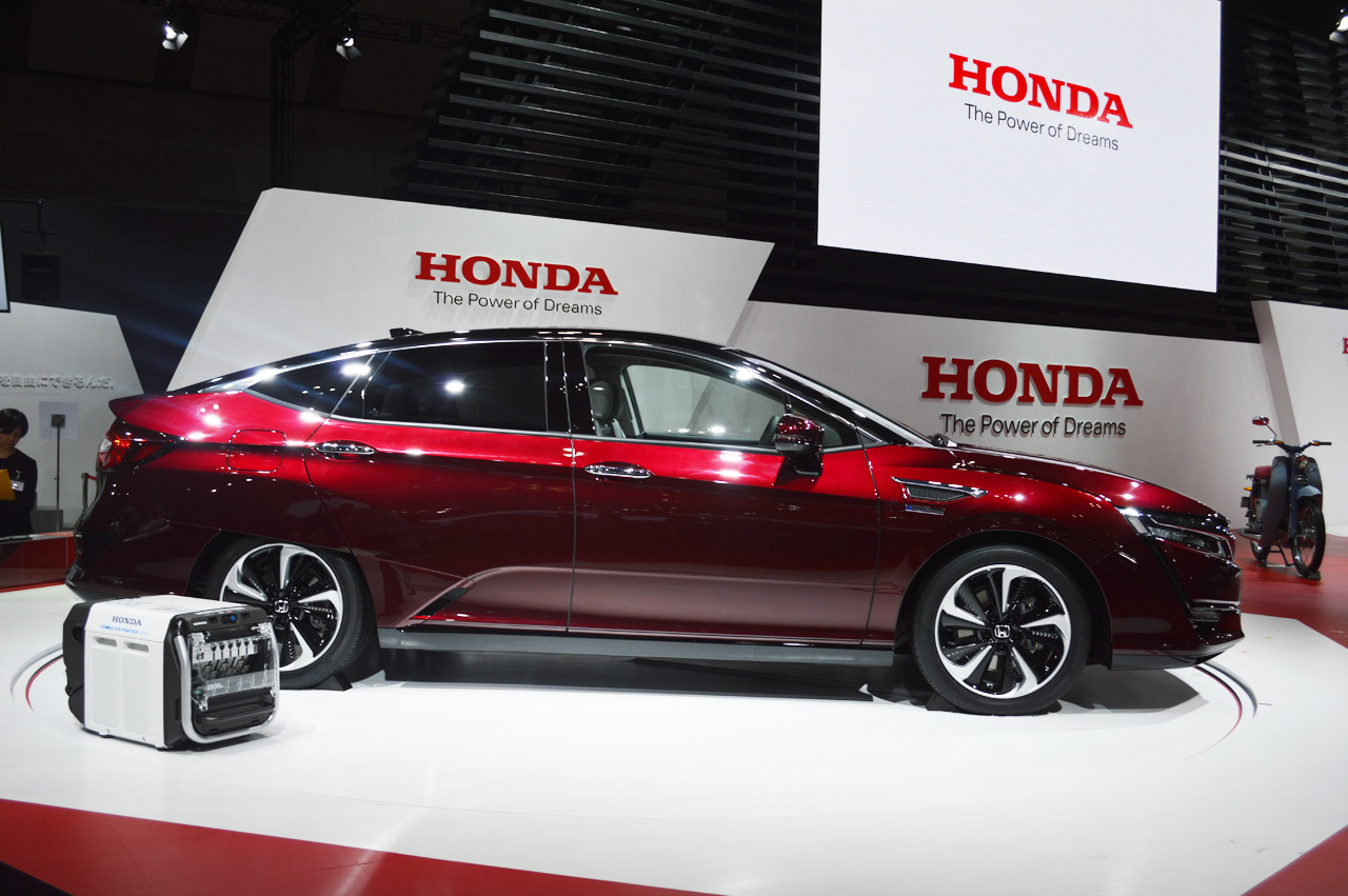 Honda Clarity - водорордный седан Honda Clarity - водорордный седан