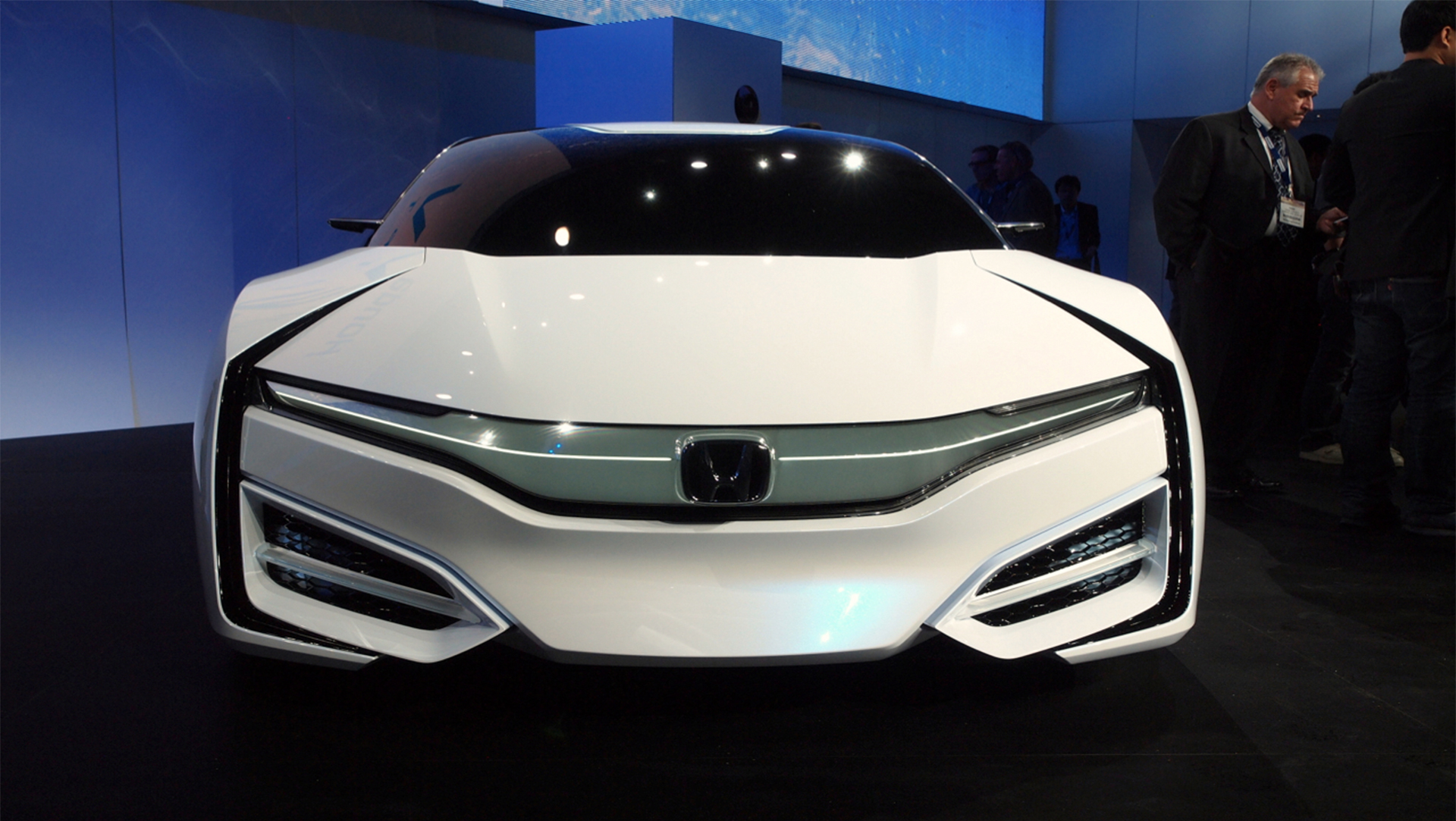 Honda представит Honda e Prototype на Неделе дизайна в Милане. Honda представит Honda e Prototype на Неделе дизайна в Милане.