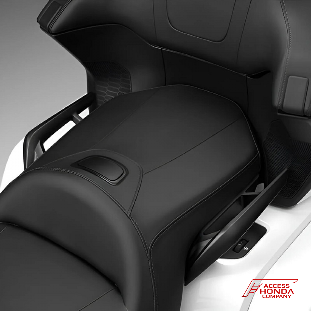 Оригинальные рукоятки пассажирского сиденья для Honda GL1800 Gold Wing (2021 - 2024) Оригинальные рукоятки пассажирского сиденья для Honda GL1800 Gold Wing (2021 - 2024)