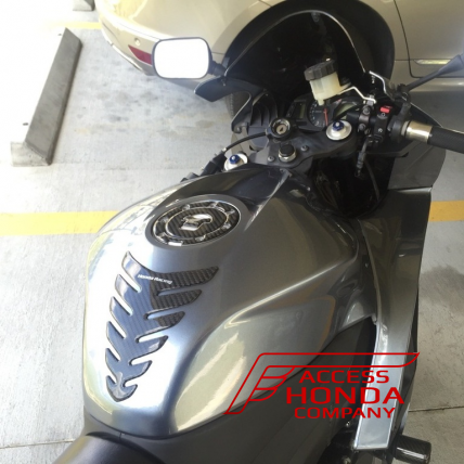 Оригинальная карбоновая наклейка на бак мотоцикла Honda 08P61MFJ100A (08P61-MFJ-100A)